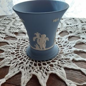 Wedgwood vase with cupids. 1970s